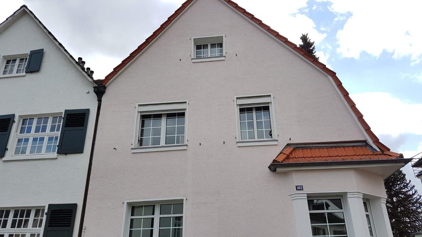 Fassadenreinigung mit Teleskoplanze und Langzeitschutz-Imprägnierung in Köln