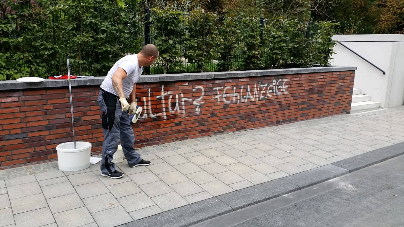 Graffitientfernung und Antigraffiti Klinker Köln