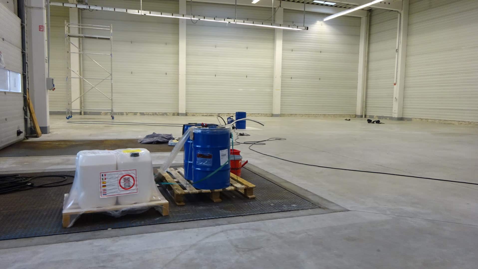 Lagerhalle in Remscheid – Tiefenhydrophobierung und Bodenbeschichtung auf Betonboden
