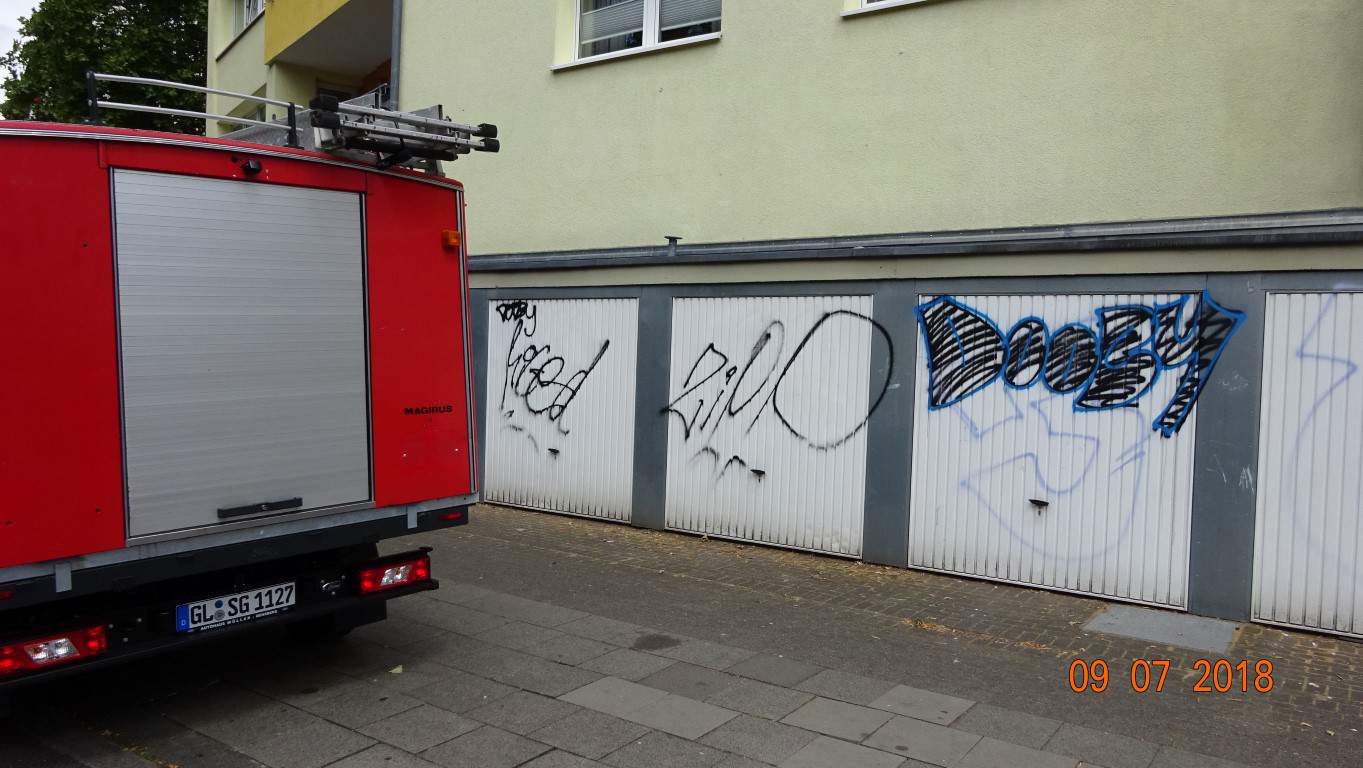 Graffitientfernung Garagentor Koeln