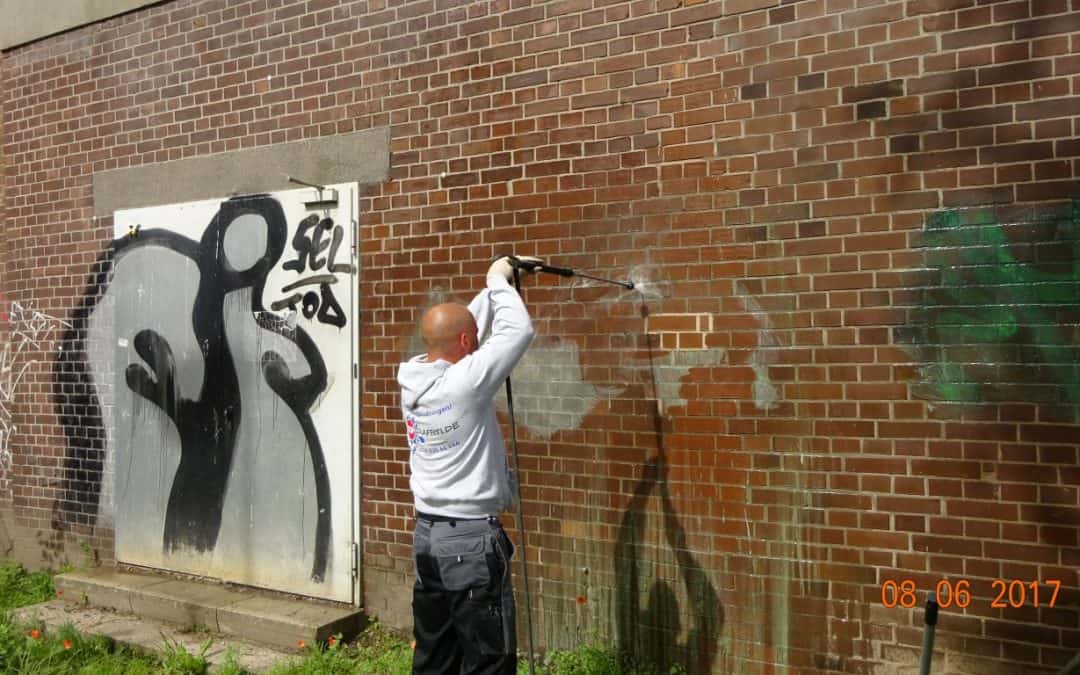Graffitientfernung  Klinkerfassade in Essen