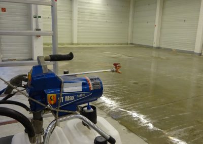Lagerhalle in Remscheid: Tiefenhydrophobierung und Bodenbeschichtung auf Betonboden